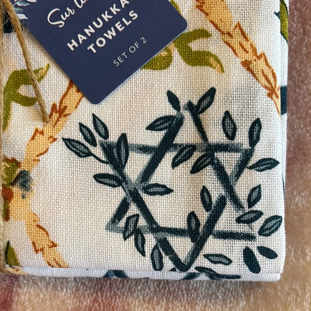 Sur La Table Hanukkah Designer Kitchen Towels Set of 2 NWT cotton 20x30”